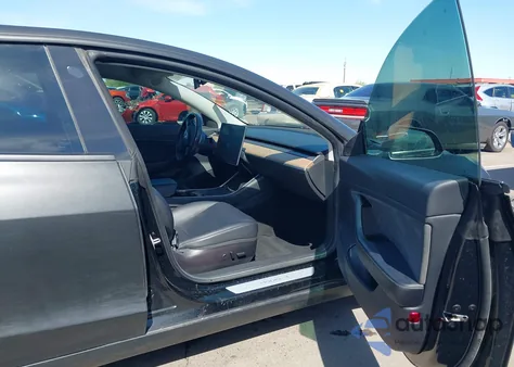 2018 Tesla Model 3 Long Range/Mid Range из США, поврежденный, VIN 5YJ3E1EA4JF021040